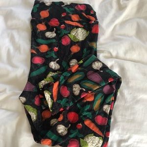 LulaRoe TC Veggie Print Leggings